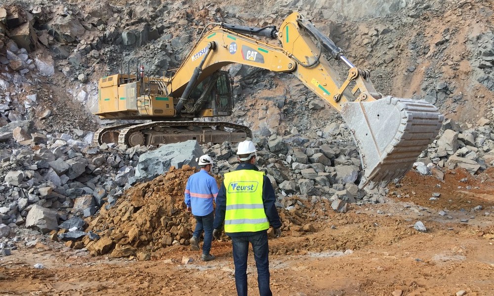 Acompanhamento técnico em pedreira, junto com o cliente.