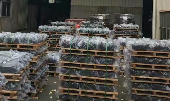 Paletes de material rodante em galpão de expedição